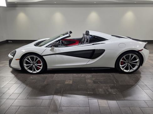 Used 2019 McLaren 570S Spider image 3