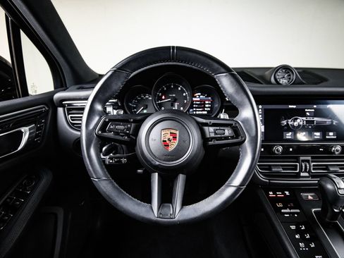Certified 2024 Porsche Macan AWD/4WD image 26