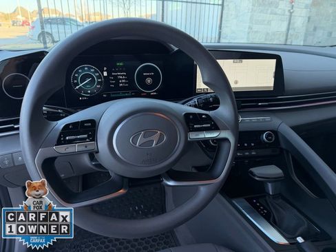 Used 2024 Hyundai Elantra SEL image 11