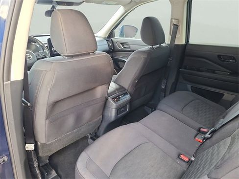 Used 2024 Nissan Pathfinder SV image 15
