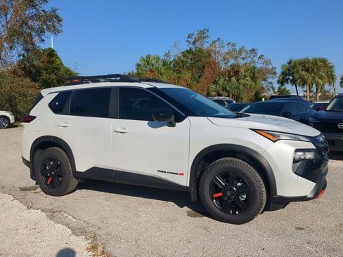 Certified 2025 Nissan Rogue SV image 3