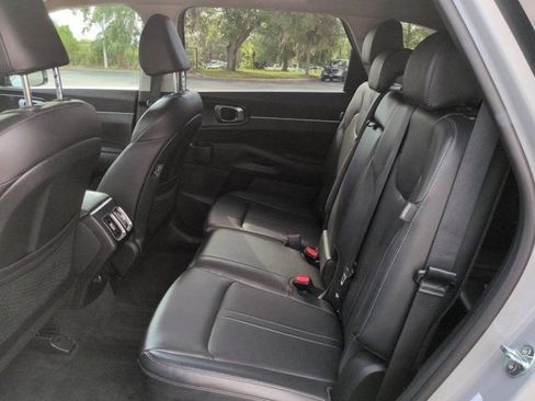 Used 2025 Kia Sorento S FWD image 13