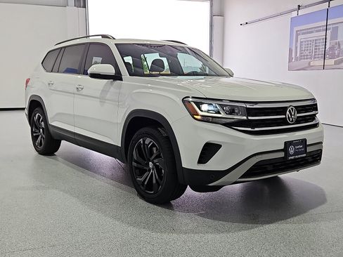 Certified 2023 Volkswagen Atlas SE w/ Panoramic Sunroof Package FWD image 4