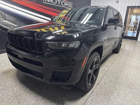 Used 2023 Jeep Grand Cherokee L Laredo AWD/4WD image 2