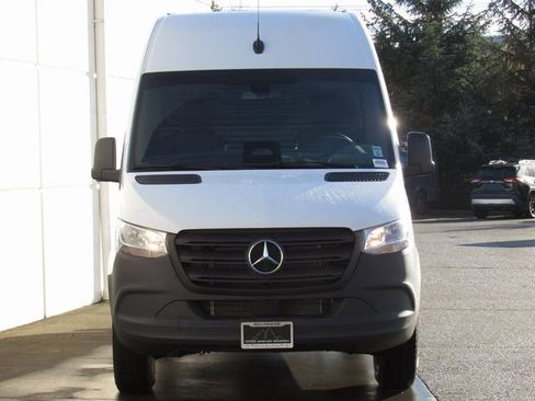 Used 2025 Mercedes-Benz Sprinter 2500 image 3