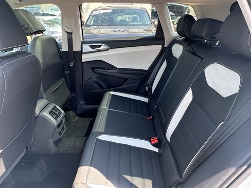 New 2025 Volkswagen Taos SEL image 7
