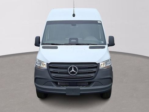Used 2025 Mercedes-Benz Sprinter 2500 image 2