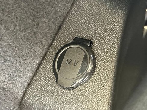 Used 2023 Volkswagen Tiguan SE FWD image 40