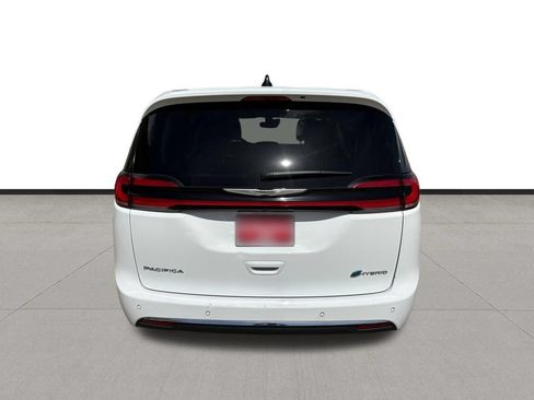 Used 2024 Chrysler Pacifica Limited FWD image 6