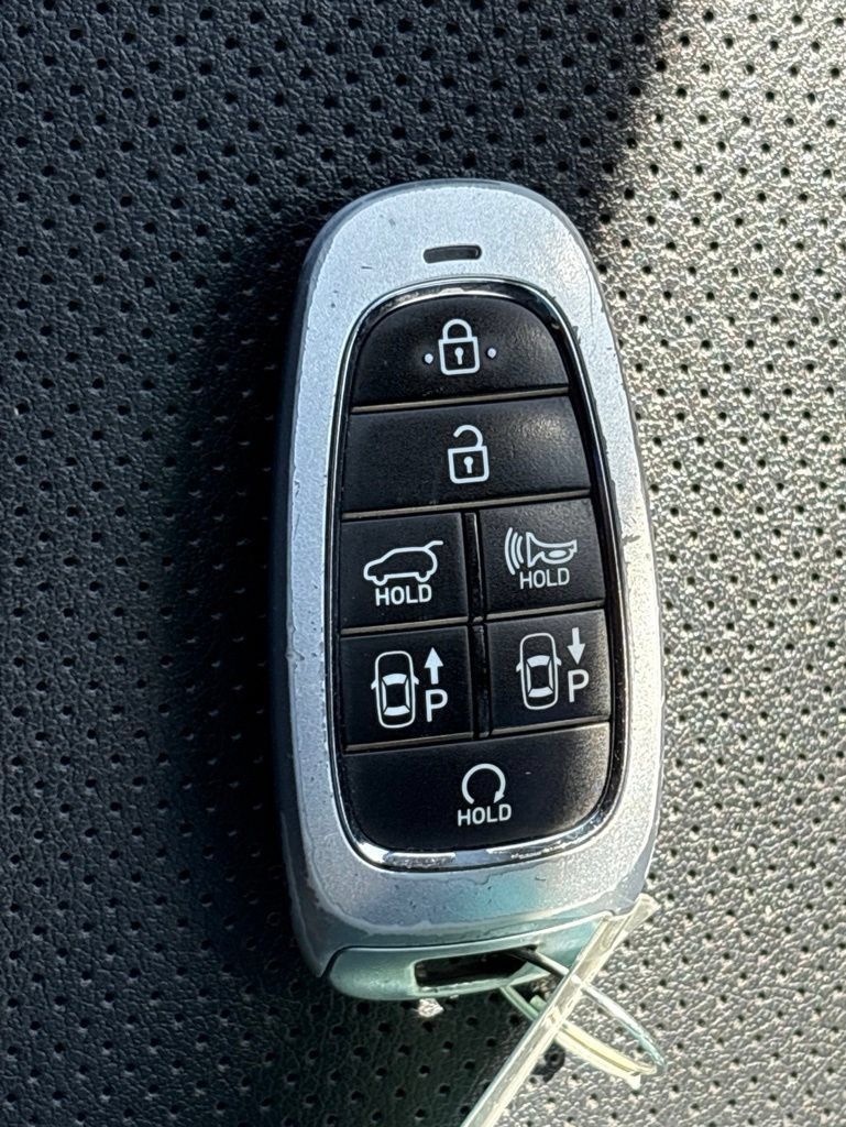 Used 2022 Hyundai Santa Fe Limited AWD/4WD image 23