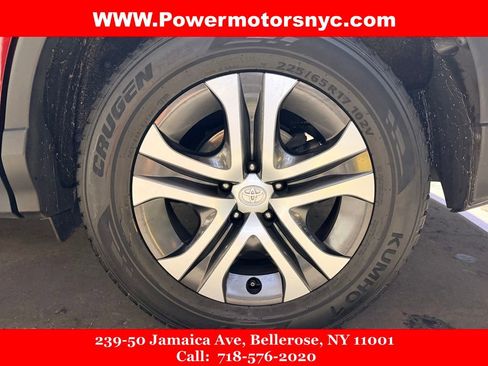 Used 2018 Toyota RAV4 LE image 44