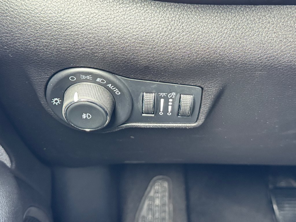 Used 2024 Jeep Compass Latitude AWD/4WD image 23