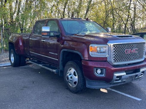 Used 2017 GMC Sierra 3500 Denali w/ Duramax Plus Package AWD/4WD image 2