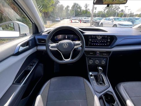 Certified 2022 Volkswagen Taos SE image 19