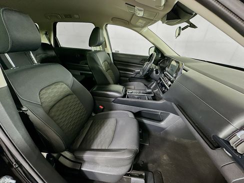 Used 2024 Nissan Pathfinder SV image 31