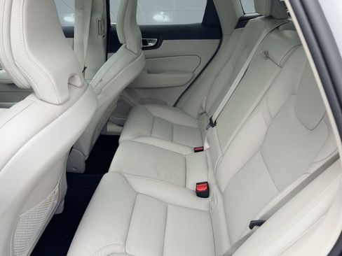 Used 2023 Volvo XC60 B5 Ultimate image 15