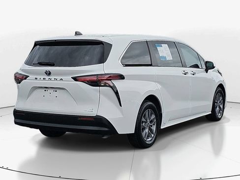 Used 2021 Toyota Sienna LE FWD image 6