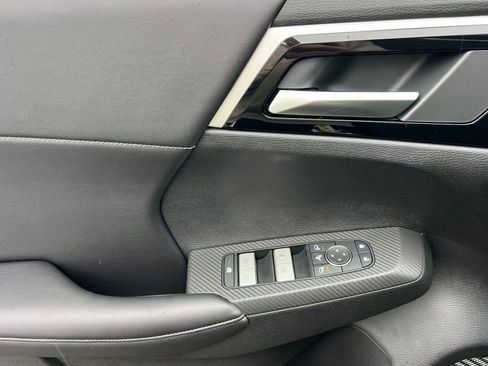 New 2025 Mitsubishi Outlander SE image 12
