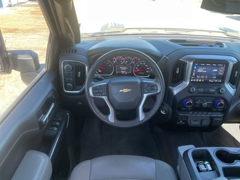 Used 2022 Chevrolet Silverado 2500 LTZ w/ Gooseneck/5TH Wheel Package image 11