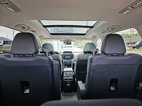 Used 2022 Subaru Ascent Touring image 5