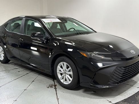 Used 2026 Toyota Camry LE w/ Convenience Package image 3