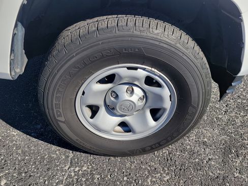 Used 2022 Toyota Tacoma SR image 10