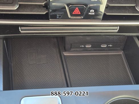 Certified 2024 Volkswagen Atlas SE image 25