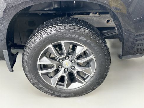 Used 2023 Chevrolet Silverado 1500 LT AWD/4WD image 11