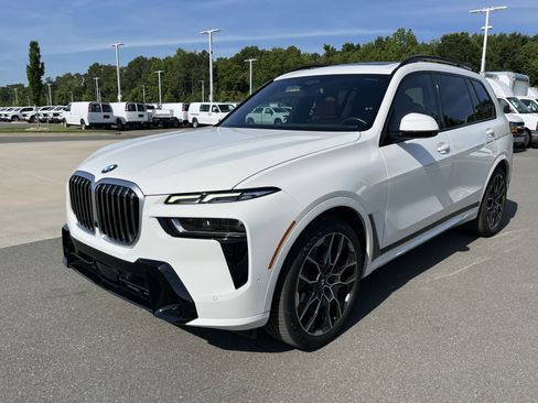Used 2023 BMW X7 xDrive40i w/ M Sport Package AWD/4WD image 5