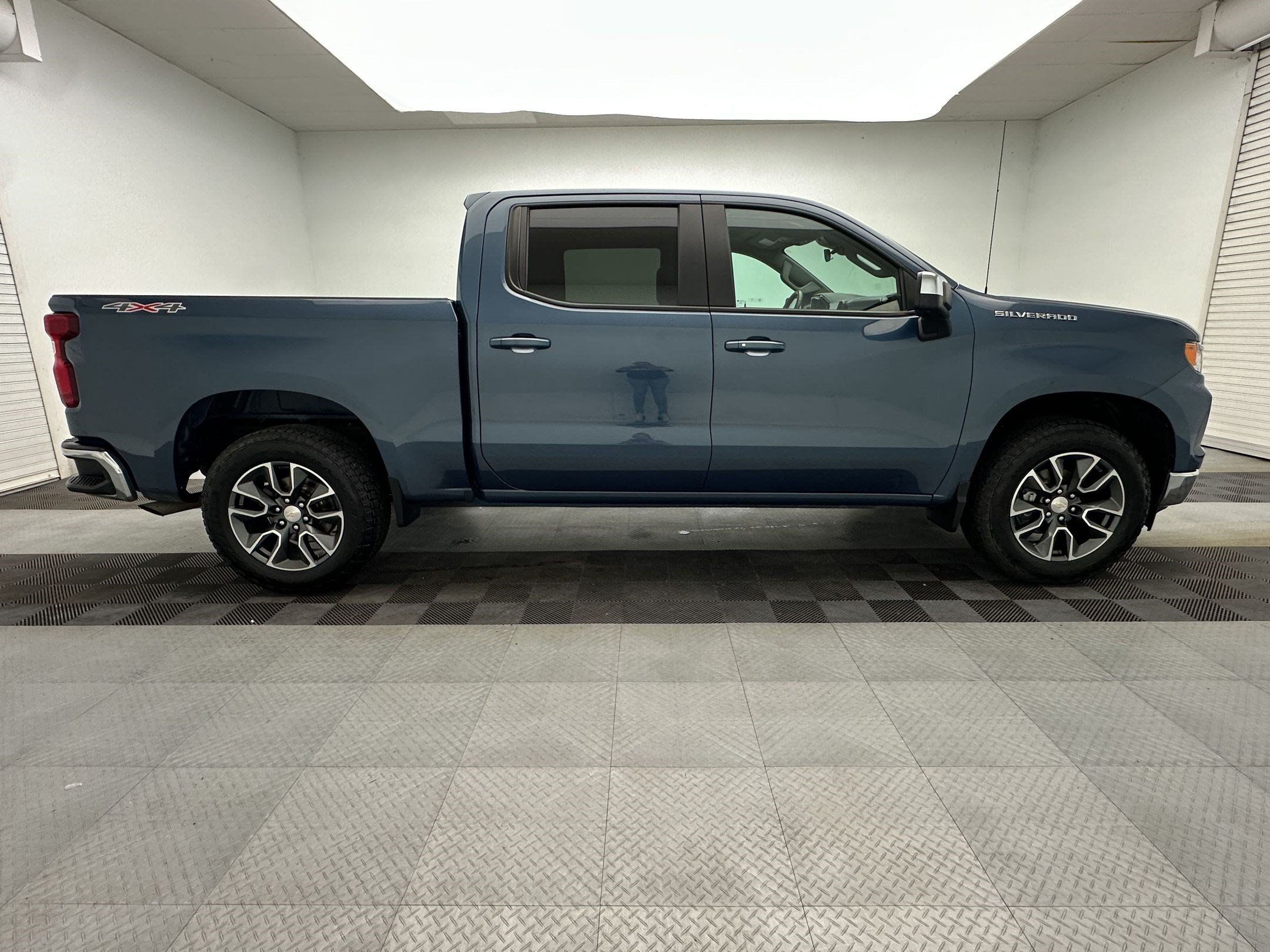 Certified 2024 Chevrolet Silverado 1500 LT AWD/4WD image 8