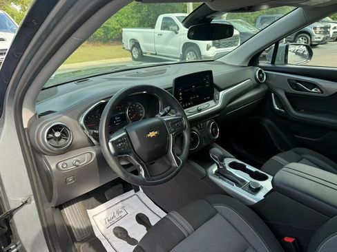Used 2025 Chevrolet Blazer LT FWD image 3