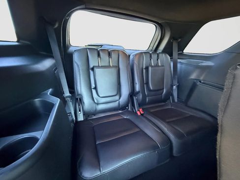 Used 2019 Ford Explorer XLT w/ Equipment Group 202A AWD/4WD image 20