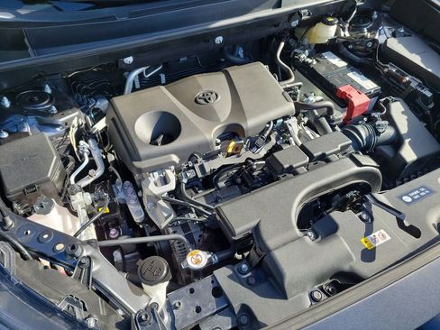 Used 2021 Toyota RAV4 XLE image 11