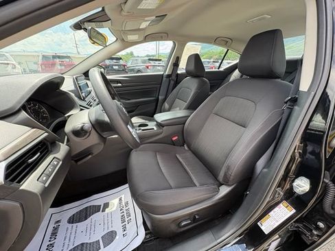 Used 2025 Nissan Altima 2.5 SV FWD image 24