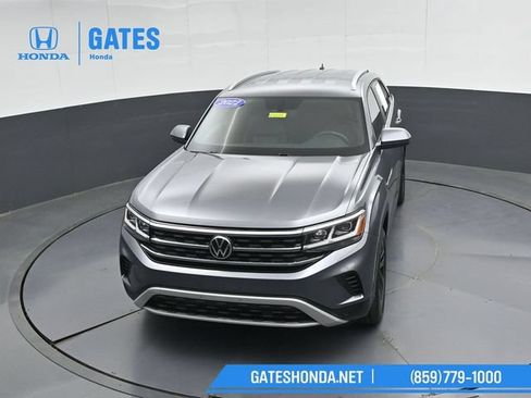 Used 2022 Volkswagen Atlas Cross Sport SE w/ Black Wheel Package AWD/4WD image 47