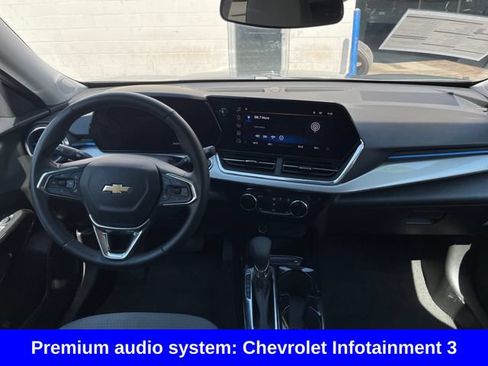Used 2025 Chevrolet Trax LT w/ LT Convenience Package FWD image 12