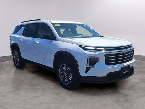 Used 2026 Chevrolet Traverse LT AWD/4WD image 3