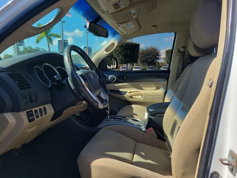 Used 2013 Toyota Tacoma PreRunner image 19