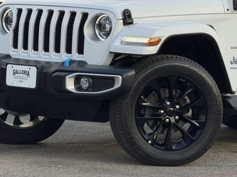 Used 2023 Jeep Wrangler Unlimited Sahara AWD/4WD image 8