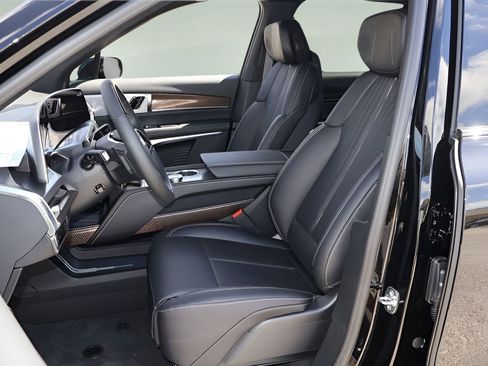 New 2026 Cadillac Vistiq Sport image 13