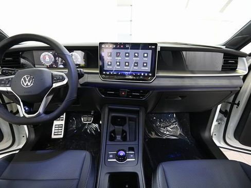 New 2026 Volkswagen Tiguan SE R-Line AWD/4WD image 2