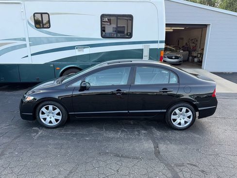 Used 2010 Honda Civic LX image 2