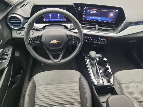 Used 2025 Chevrolet Trax LT FWD image 22