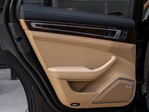 Certified 2023 Porsche Panamera 4 Platinum Edition AWD/4WD image 36