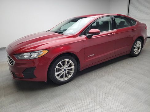 Used 2019 Ford Fusion SE FWD image 2