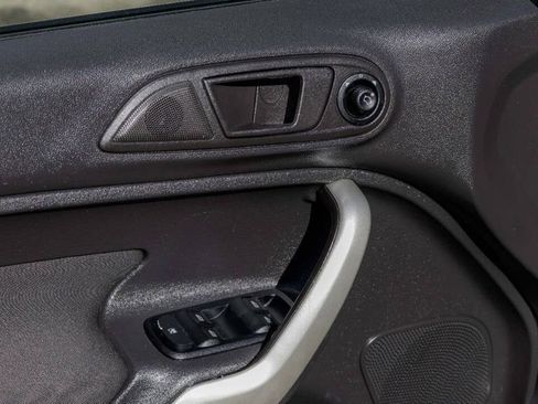 Used 2013 Ford Fiesta SE image 30