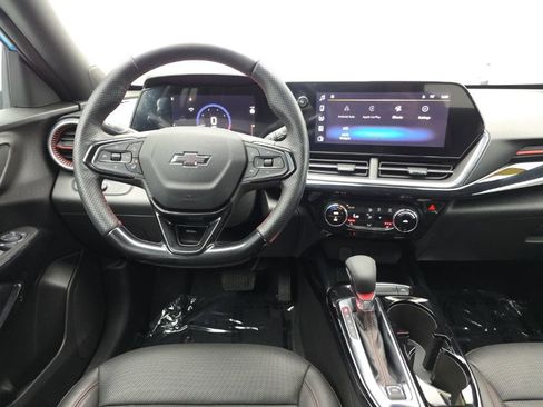 Used 2025 Chevrolet Trax RS w/ Driver Confidence Package FWD image 17