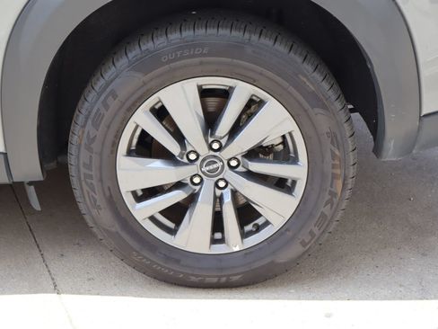 Used 2025 Nissan Pathfinder SV AWD/4WD image 29