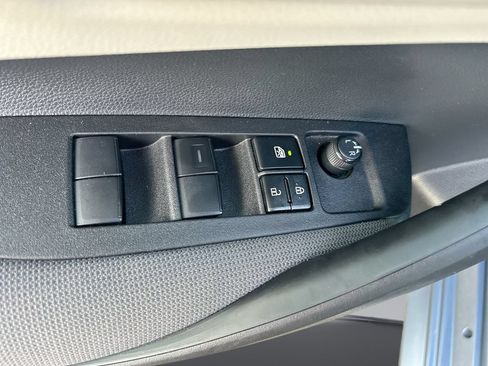 Used 2025 Toyota Corolla LE FWD image 12
