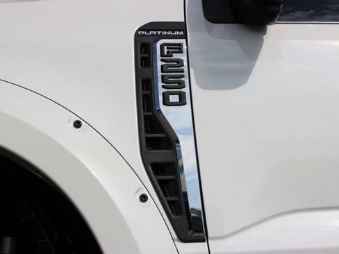 Used 2024 Ford F250 Platinum w/ FX4 Off-Road Package AWD/4WD image 17